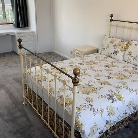 5 Bedroom House With Outdoor Space Upminster Eksteriør billede
