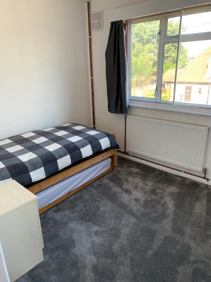 5 Bedroom House With Outdoor Space Upminster Eksteriør billede