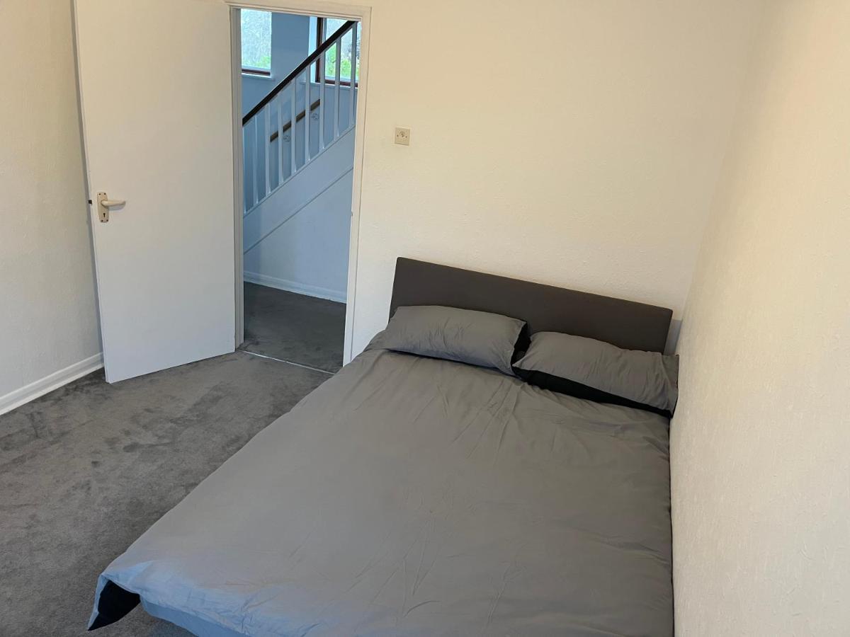 5 Bedroom House With Outdoor Space Upminster Eksteriør billede